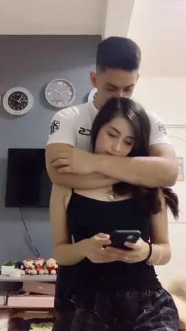 When your boyfriend hugs you from behind. Best feeling! ❤️ #Love #tiktok #elyssandkino #trending #viral #foryou