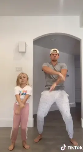 when your 7 year old daughter dances better than you... her facial expressions kill me😂