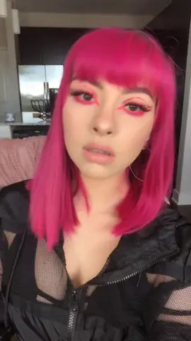 Can you tell I love pink!? 💕 #neverfitin #acnh #onecommunity #suvabeauty @suvabeauty #graphicliner #pinkliner #motd #magenta #magentamakeup #pink