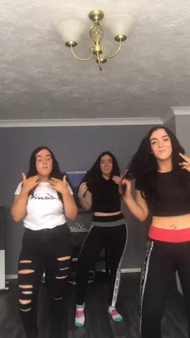 Going live at 7❤️                                                #brighterinside #fyp #triplets #foryoupage #dance #isolationgames #onmyown