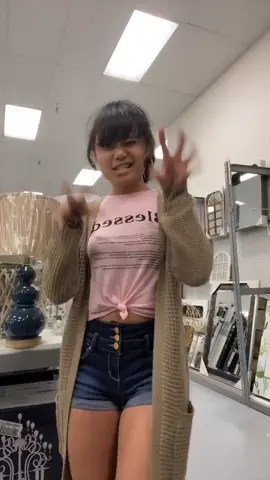 Me struggling to figure out all these TikTok dances I can’t keep up 😂  #tiktokdances