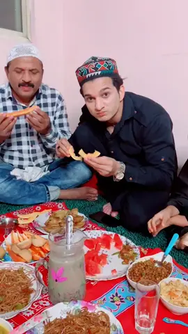 Pakda gaya 😂video band kar yar khane de😂🤣 #ajazian  #tiktokindia  #stayhome #trending #foryoupage #ramzan #comedyindia