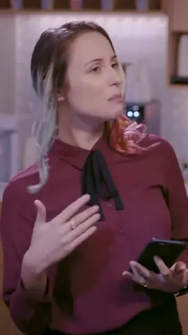 Ah então eu tava fazendo errado o tempo todo... 🤦‍♀️ #trabalho #work #maquiagem #feminismo #girlpower @lullydeverdade