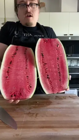 This is one of the largest watermelon I’ve ever seen.  #retailtherapy #minitutorials #fyp #foryoupage #foryou #Recipe #FoodLover #food #skills