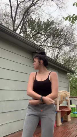 Throwback bc this dance was fireee😂 & yes, I was in the rain bc my moms house has shit lighting