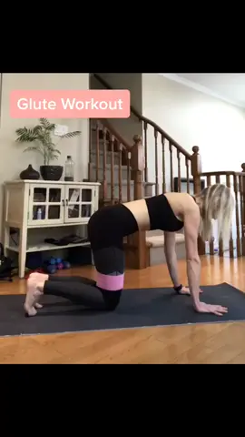 Glutes! Donkey kick variation #glutes #gluteworkout #athomeworkouts #Fitness #workout #coreworkout #motivation