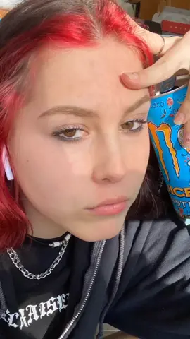 i look the same but i miss my red hair sm :(