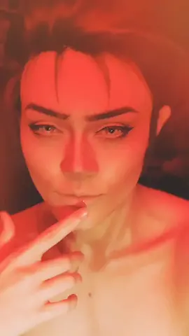 (16+) Alright- go easy on me. . I’m a bit insecure. 🔥♥️ But uh. . Here’s my back? #subzero#kyro#kyrocosplay#cosplay#webtoon