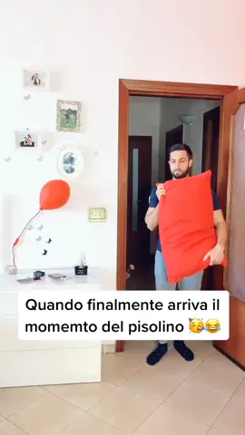Quanti come me ? 😂🥳🕺 #neiperte #tiktok #viral #music #trand #challenge #smile #dance #bed