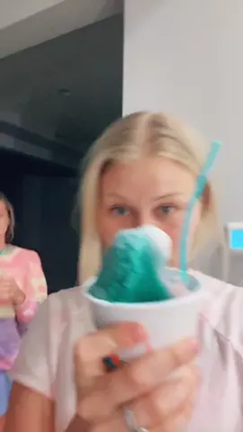 Friends that get Bahama bucks together stay together 🤪 @joshxkatie