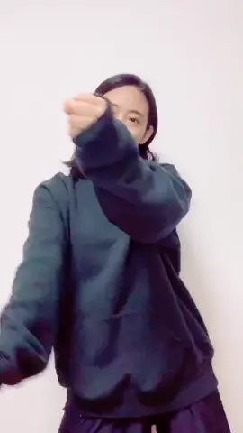 ダンス∟(^ω^)」