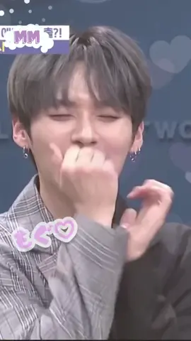 ヒョンジンとリノによるもぐもぐソングが可愛いすぎるのでご覧ください👼🏻💖#straykids #hyunjin #minho #leeknow #リノ #ヒョンジン #スキズ #stayさん集まれ #スキズペンと繋がりたい