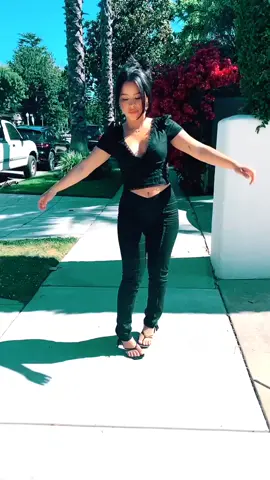 wearing heels for the first time after quarantine gonna be like.....wearing @iamgia🖤#cierraramirez #tremble #heels #foryou #fyp