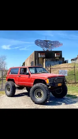 go check his instagram @dailydriven_xjs