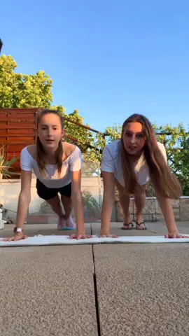 Vi giuro che prepararsi per questo video è stato peggio di un allenamento 😂😂 provare per credere..! #prettygirlchallenge #tiktokchallenge