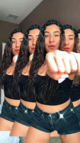 aquí llegó tu tiburón #clonesquad #EatEmUp #poseathome #fyp