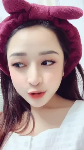 Giả bộ đáng yêu qua mặt thiên hạ :3