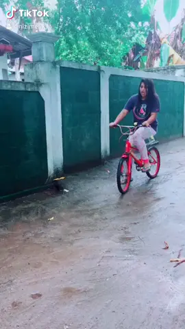 යකෝ ඒක වැටි වැටි එන්නෙ කස්ටිය 😂😂😂😂😂😂#tiktoksrilanka #foryoupage #funnyvideos #onemillionaudition #sofunny