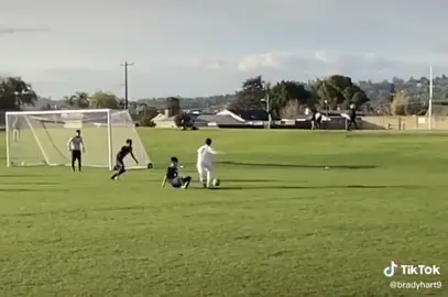 no way i just found this on my fyp.... I was in midfield when this happened... holy! #fyp #foryou #Soccer #EatEmUp #ankles #4yearsago