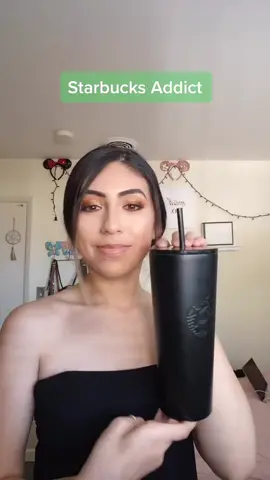 Starbucks addict here 💚 #EatEmUp #skincareroutine #InTheHouseparty #TossYourCap #starbucks #fyp #parati #foryoupage