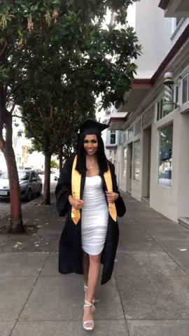 People were staring at me doing this.... including the man at the end of this vid 😂 #TossYourCap #classof2020 #tiktokgraduation