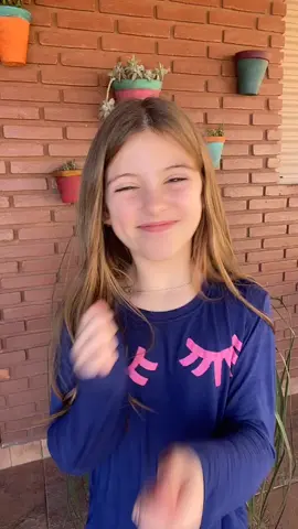 Bom dia com muita dancinha 🙂#dancinhas