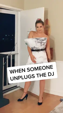 TIK TOK ISNT APPROVING. #fyp #pillowchallenge #pillowcasechallenge #ScoobDance #trending #fashion #xyzbca #foryourpage #foryopage