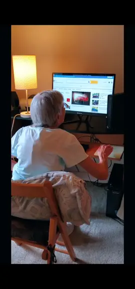 #moms ..My 89 year old mom  a/k/a Nana, knows her way around a computer!  Better than most!  Her mouse made her mad..lol😄💟😄💟