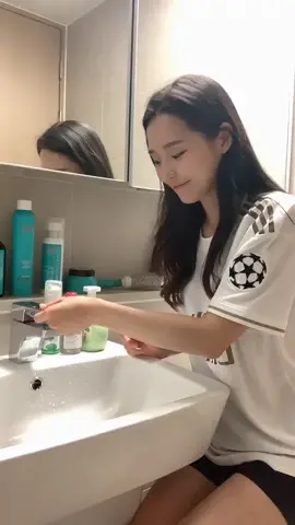 Wash yo hands👏🏻 외출하고 돌아오면 꼭 손부터 씻기! #fyp#trend#coronavirüs#soccergirl