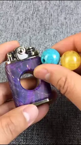 The new creative three-point induction windproof inflatable lighter, the lid is opened, there is fire at the touch, repeated inflation, do you like it