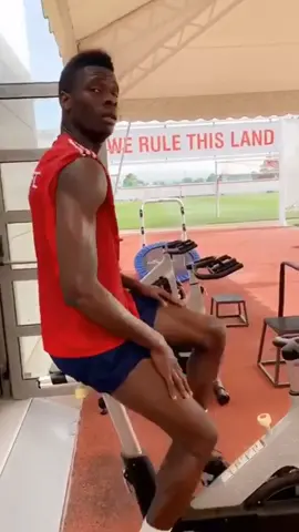 #TheRock never stops! 🦁💪🏻🔥 #olympiacos #football #fyp #training #dab #dabbing #cycle #cisse