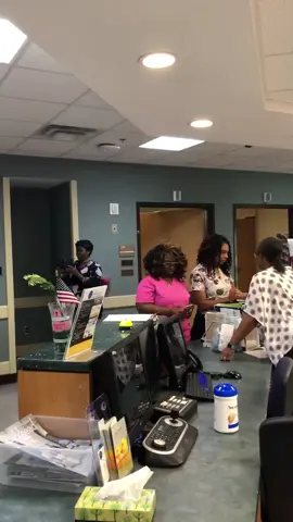 #foryoupage #Military #deploymenthomecoming #fyp #surprise #surprisingmom #husbandfinallyhome