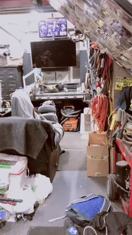 This scared the crap out of me 😨😂#meetmypet #walkingonadream #inyourface #scary #surprise #night #fyp