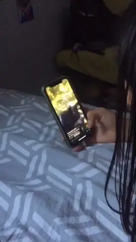 Jè prënds la fòrme humaìnè dêvænt êllę. Nótrė êlu. @dracness