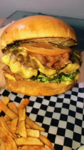 ¿Cuántos Burger Lovers? #food #tasty #angus #foryou #cali #colombiana