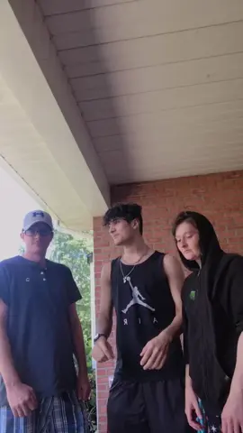 My mom didn’t know what to do 😂 and that’s my stepdad 😂 #fyp #foryoupage #dribbletothebeat #HomeTour