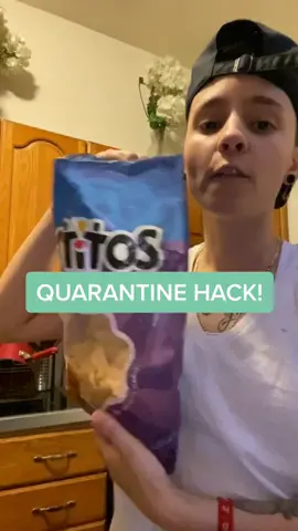 I hope I change one person’s life with this hack 🤞🏻😂 did you guys know this? #quarantine #quarantinehack #lgbt #hack #saturdaynight