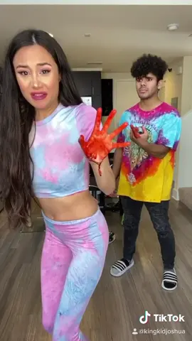 Disappearing finger TRICK...🤢🥵 #pranks #couple he really did that😨Follow for more😱