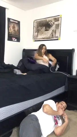 She was so scared😂 (following next 100 people on ìg @isaac.cervantes) #fyp #funny #pranks #viral #foryoupage #foryou @andrea.lopez44