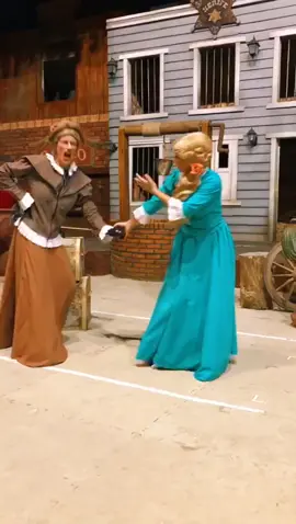 Até a Vovó entrou na onda da #dancinha! 😂 #betocarrero #foryou #travel #themepark #challenge #fy #foryou #viagem #parque #geraçaotiktok #viral