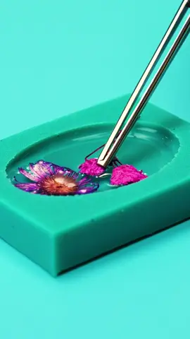 Are you into some DIY project? #ArtSkills #pendant #resinart