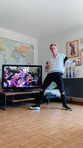 Commente une chorégraphie que t’aimerais que j’apprenne! 🤗💃🏼#camprock #camprock2 #disney #itson #dance