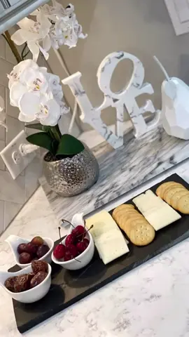 #homedecorideas #decorideas #tablesettings #servinglooks #servingtray #dinner #snack #kitchen #homedecor #fyp #foryou