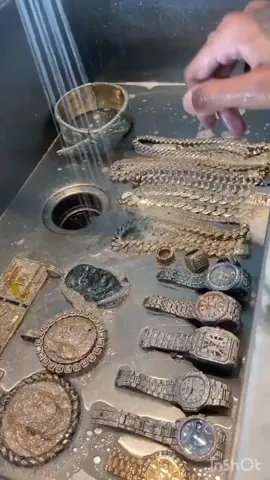 Blueface with a lesson on how to clean jewelry...💎👀 @bluefacebleedem #jewelry #viral #fyp