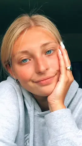 no makeup sweatshirt kinda day