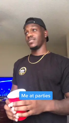 How light skin dudes walk into parties #darkskinboys #funny #slowmotion #lightskin #fyp #likee