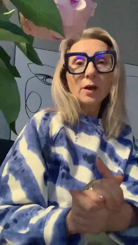 Hello 👋🏻 my friends #over50 #loveyou #frenchinfluencerincopenhagen #foryou #fashion #pourtoi #TikTokFashion #outfits #lovefashion