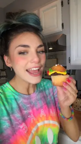 Burger pranks for the win! 🤩🙌🍔 Who won this round?🤪