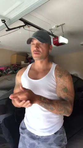 Not sure what’s the point of this one 🤷🏻‍♂️ #fyp #foryoupage #foryou #dadbod