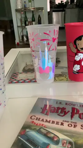 #colorchanging #starbucks #colorchangingstarbuckscup #starbuckscolorchangingcups #disney #disneyworld #disneyland